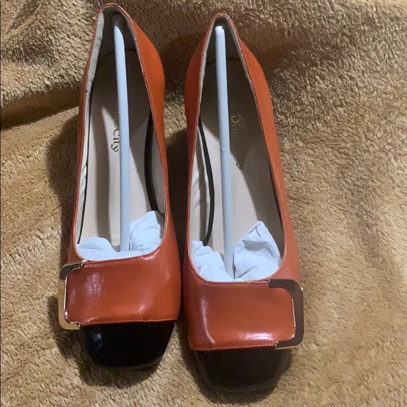 Ann Creek’s “Angela Buckle” Two-toned Pump - Picture 2 of 4